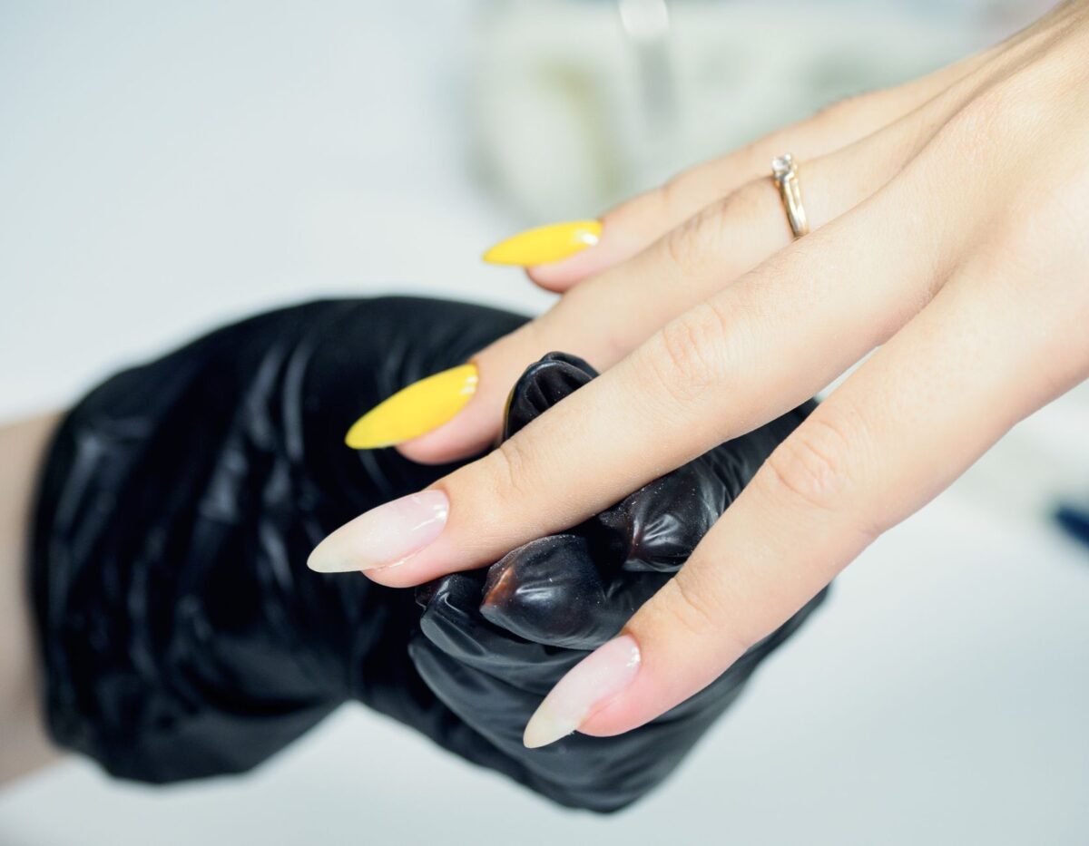ongles striés foie taches blanches calcium