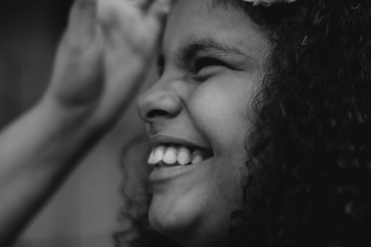 Les dents du bonheur : comprendre le diastème, ses causes et quand corriger ou laisser